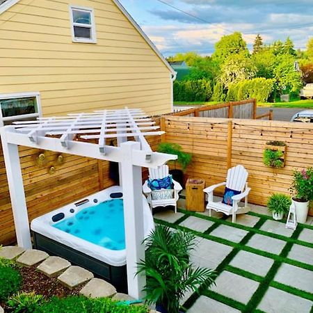 Private New Garden Apartment W Hot Tub Camas エクステリア 写真