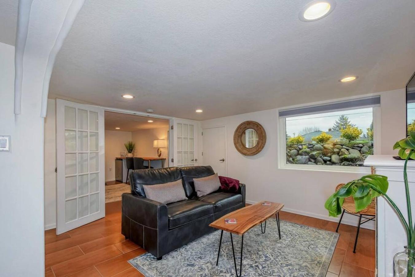 Private New Garden Apartment W Hot Tub Camas エクステリア 写真