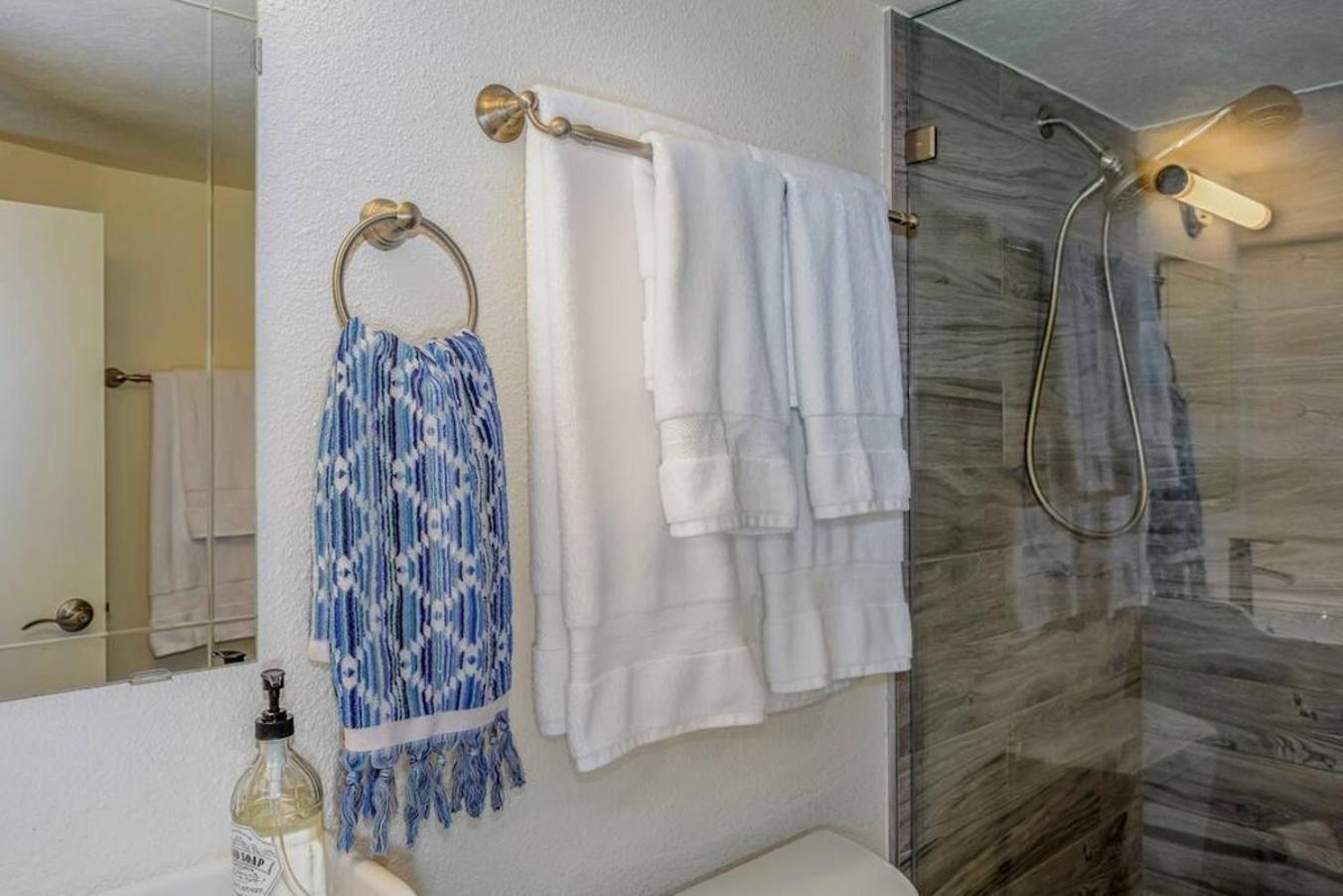 Private New Garden Apartment W Hot Tub Camas エクステリア 写真