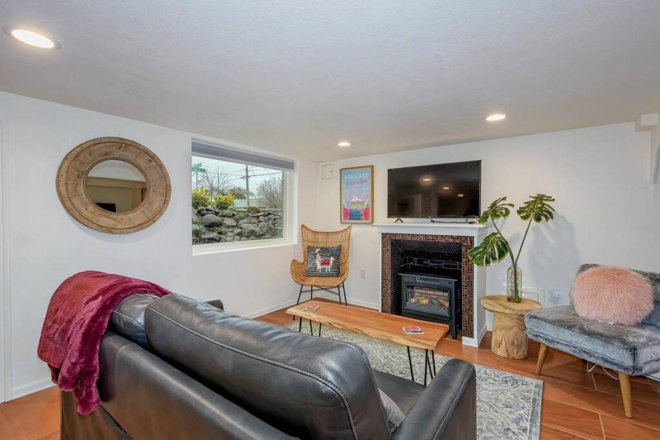 Private New Garden Apartment W Hot Tub Camas エクステリア 写真