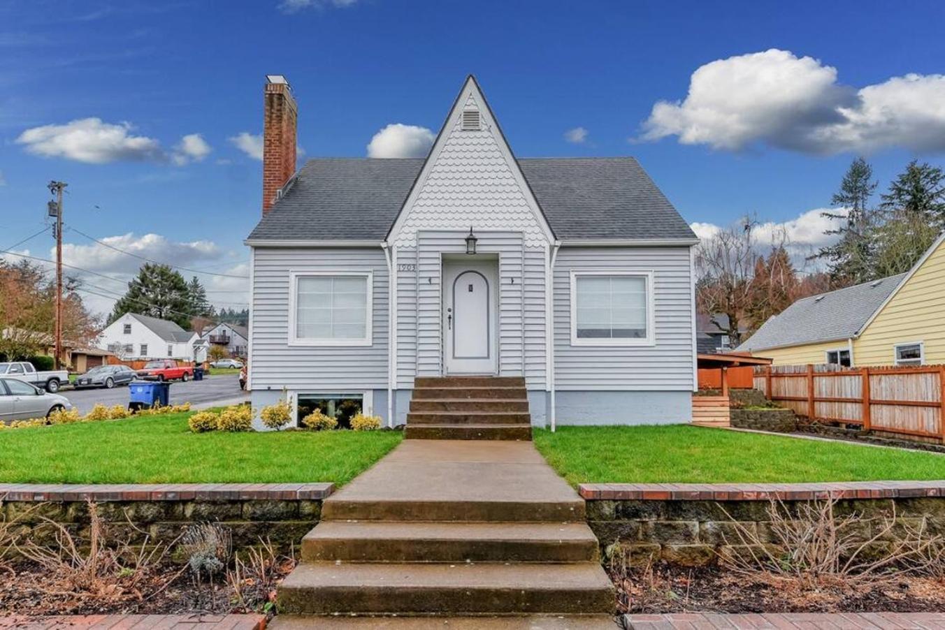 Private New Garden Apartment W Hot Tub Camas エクステリア 写真