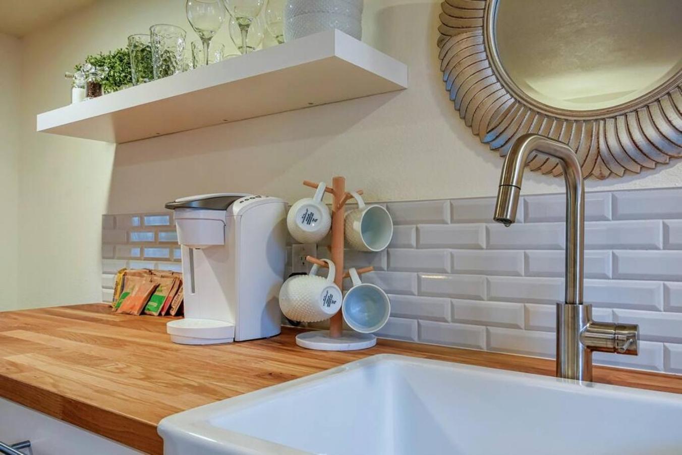 Private New Garden Apartment W Hot Tub Camas エクステリア 写真
